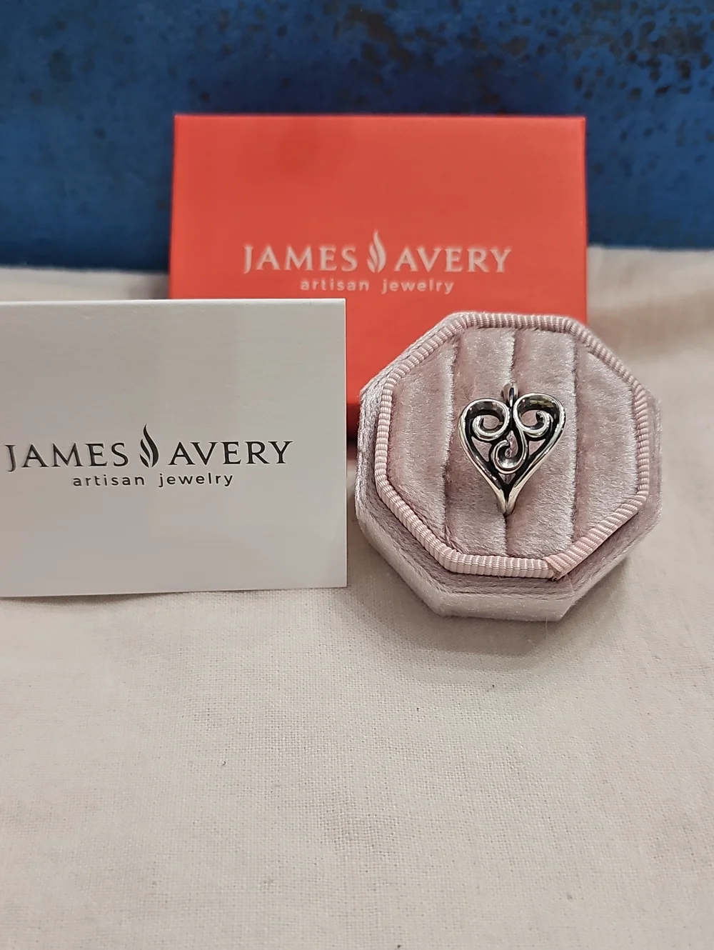 Highly sought-after Retired James Avery Sterling Silver Sz7